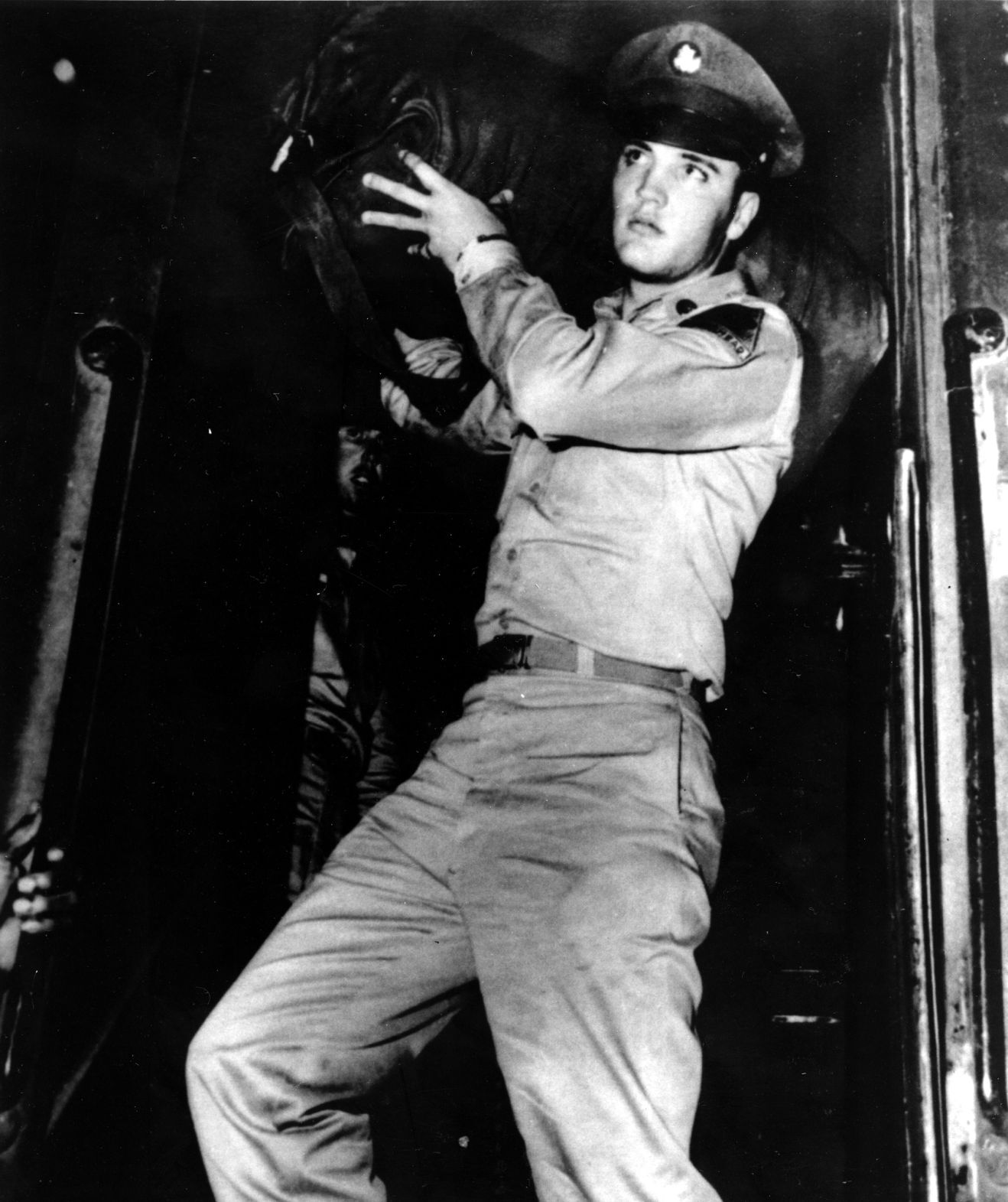1958: Presley